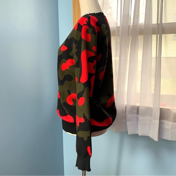 Elan Camouflage Crewneck Sweater with Distressed Edges - Picture 3 of 8